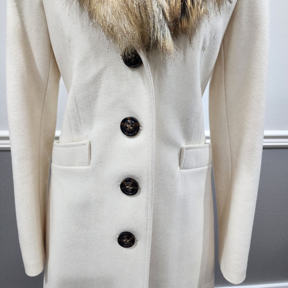 Moda International Cream Trench Coat with Faux Fur Collar - Picture 5 of 17
